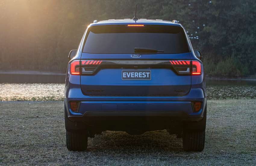đuôi xe Ford Everest 2022.