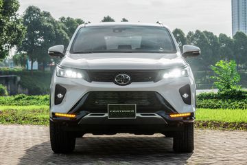 Đánh giá chi tiết xe Toyota Fortuner Legender 2.8AT 4X4 2021